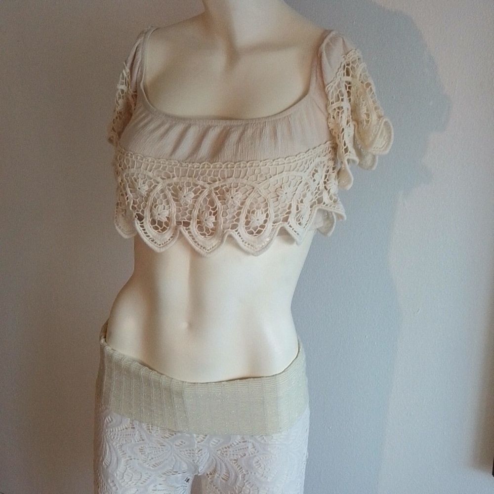 Love Culture Crop Top - Picture 2 of 6